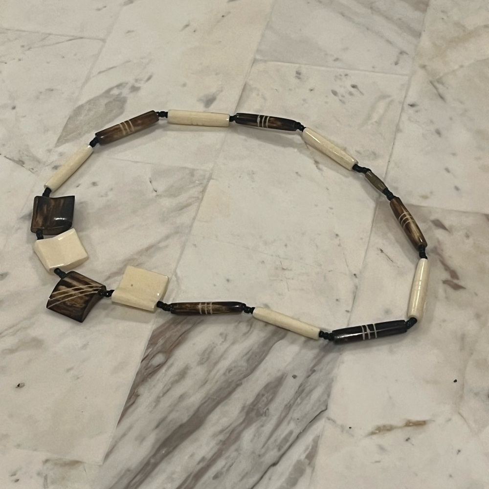 Elegant Brown and Cream Necklace